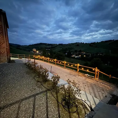 Dom wakacyjny Nessunconfine Casa Sara Santa Giuletta